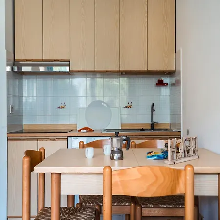 Cozy With Sunny Terrace In Apartment *