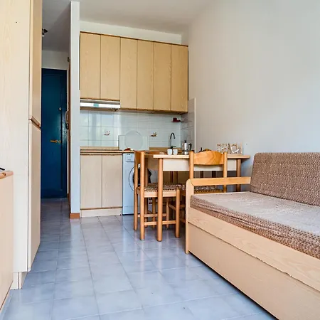 Cozy With Sunny Terrace In Apartment
